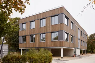 Holzmodulbau der Hochschule Augsburg auf Fundamenten und Stützen aus Stahlbeton
