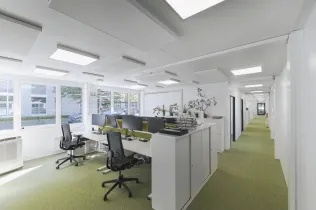 Von Einzelbüros bis hin zu flexiblen Open-Space-Bereichen sind zahlreiche Raumkonzepte umsetzbar.