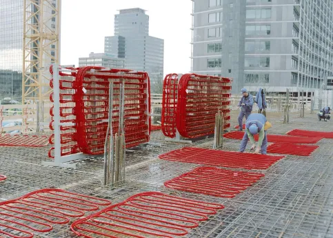 REHAU bietet 3 Systeme zur Betonkerntemperierung: Verlegung vor Ort, vorkonfektionierte Module oder Module für die Verlegung in Betonfertigteilen.