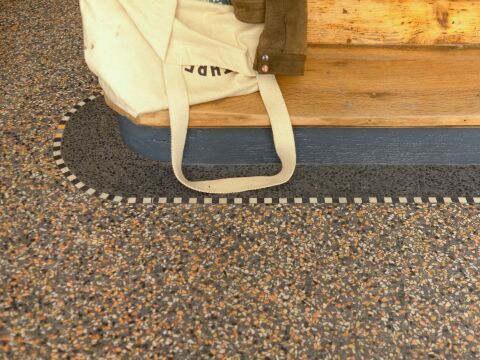 VIA Material: Tradition trifft Kunsthandwerk – Terrazzo mit Mosaiken