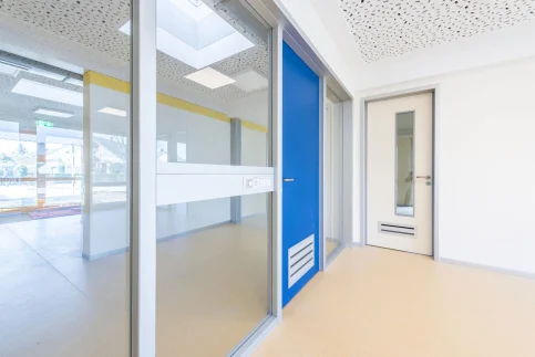 Türelement mit integrierter Leitungsführung