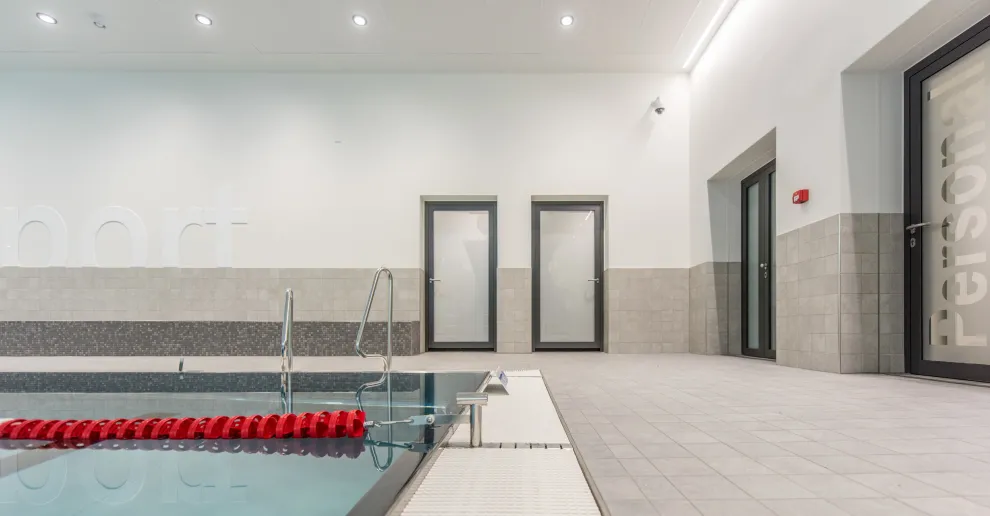 Küffner Aluminium-Rahmentür | Schwimmbad Georgensgmünd