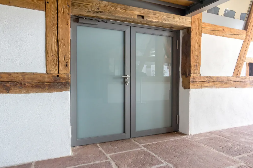 Küffner Aluminium - Rahmentür mit transluzenter Glasfüllung