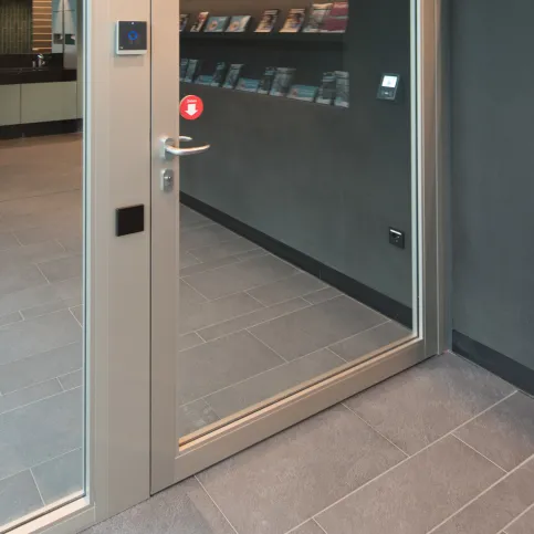 Küffner Aluminium-Rahmentür mit Seitenteil | Schloßbad Neumarkt