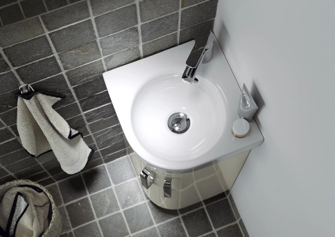 Das kreisrunde Becken gibt auch kleinen Bädern einen Hauch von Luxus.