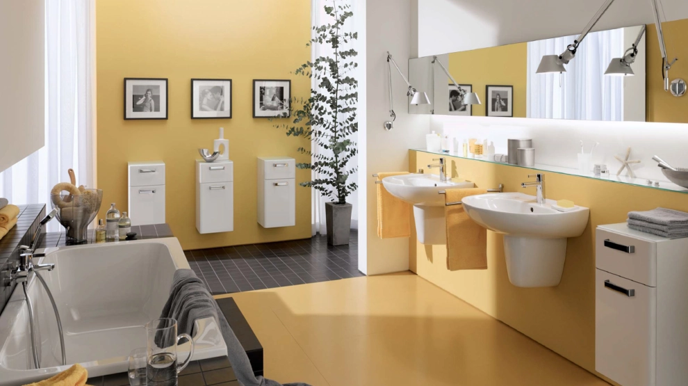 Geberit Renova Bad mit weißen Badmöbeln