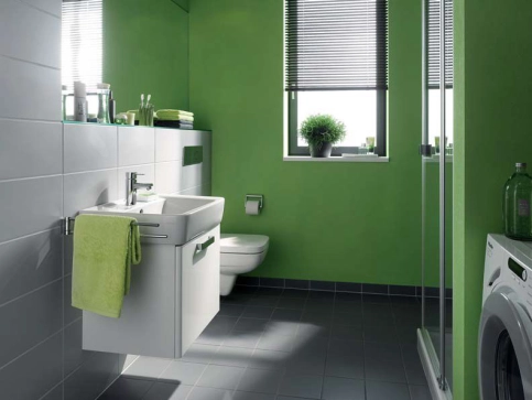 Derselbe Raum in anderer Farbgebung und im eckigen Design von Geberit Renova Plan