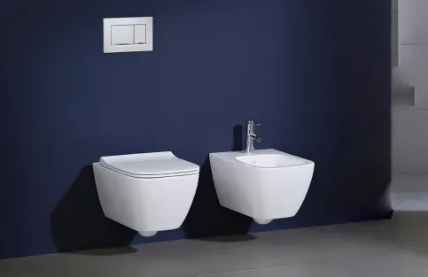 Smyle WC und Bidet mit geschlossener Außenkontur und komplett verdeckter Befestigung.