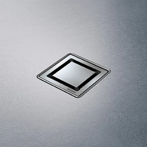 Mit nur 80 x 80 mm unterbricht die kleine Abdeckung den Boden nur minimal.