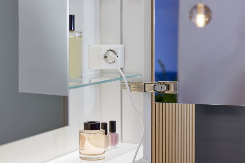 GE ONE Spiegelschrank mit ComfortLight