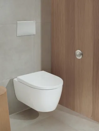 Flexibel und praktisch: Die Fernbetätigungen von Geberit lassen sich flexibel in die Badarchitektur integrieren.