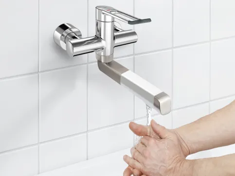 Die F4LT-Med Thermostat-Einhebel-Wandbatterie kann optional mit einem effektiv wirksamen Sterilfilter ausgestattet werden.