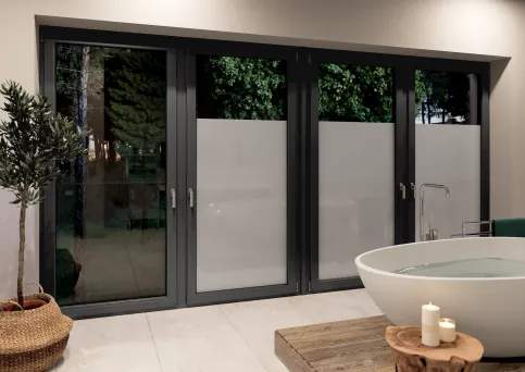 REHAU Smart Privacy Select – segmentiert intransparent (geschaltet werden einzelne Segmente)