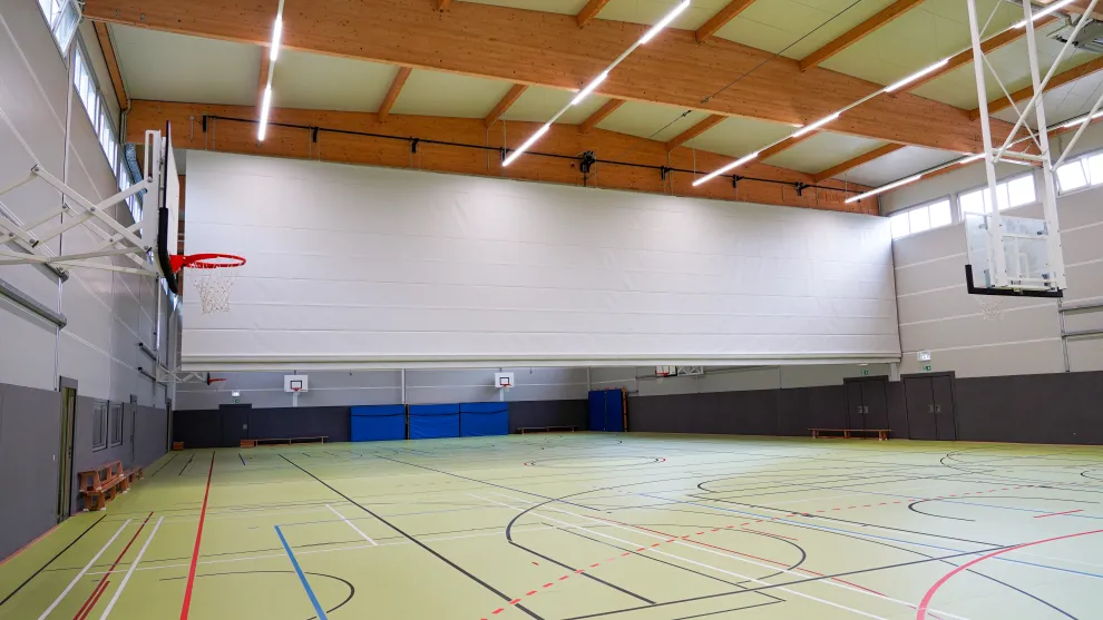 Modulare Sporthalle als Interimsbau mit zwei Spielfeldern