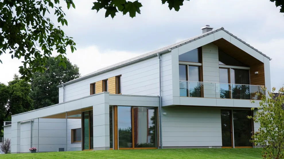 Rockpanel Lines2 zeigt Profil und interpretiert das klassische Nut- und Federprofil neu.