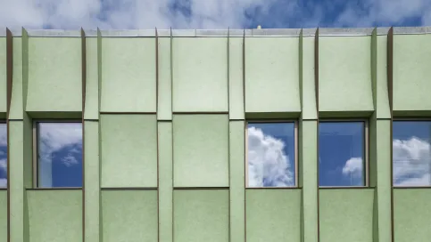 Rockpanel Stones vereint freie Gestaltung, leichte Verarbeitung, Nachhaltigkeit und Brandsicherheit.
