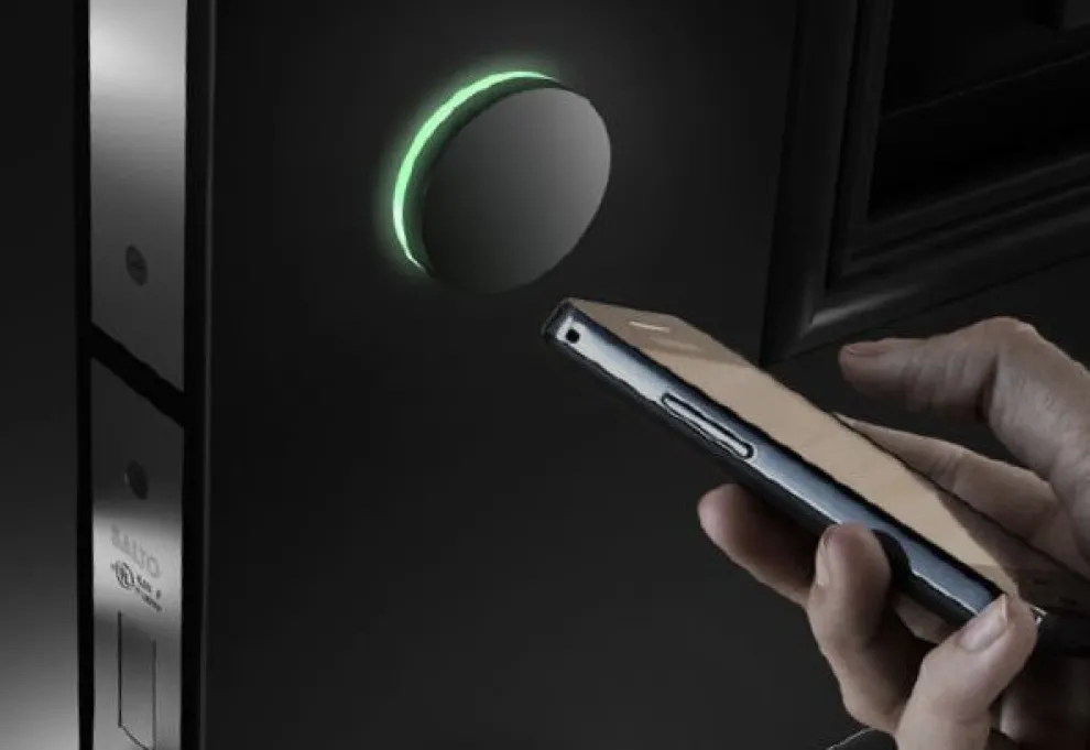 In der Tür versteckte Elektronik und dezente Optik: Design-Schloss Ælement Fusion