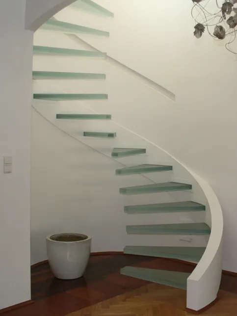 Glas-Kragtreppe...