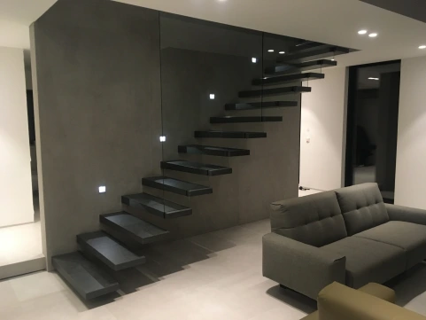 Kragtreppe aus Nero Assoluto