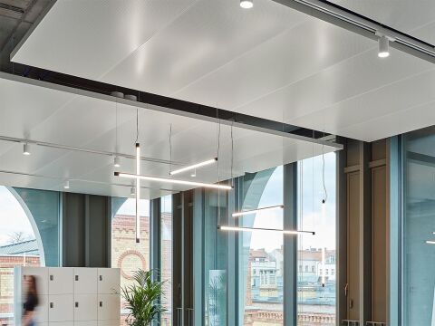 Heiz-Kühldecke als strukturierendes Element für Chipperfield Bau in Berlin-Mitte