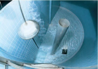 Mit PCI Silcoferm KTW ausgebildete Anschluss- und Bewegungsfugen im Trinkwasserbehälter. Werksfoto: Buchtal