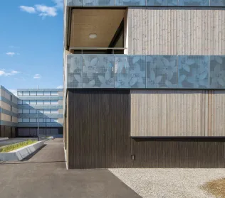 Wohn- und Geschäftshauskomplex „Flor“, Uster, Schweiz / Architekt: Burckhardt+Partner AG, Zürich, Schweiz