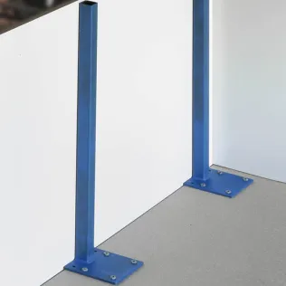 Wandintegrierte Brüstungsstütze freistehend
