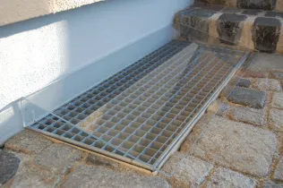 Starre Lichtschachtabdeckung aus Acrylglas Typ FIX