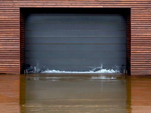 Hochwasserschutz für die Garage – sicher durch jede Wetterlage