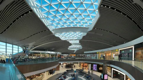 Luxalon® Baffeldecke am Flughafen Rom Fiumicino Gate C03