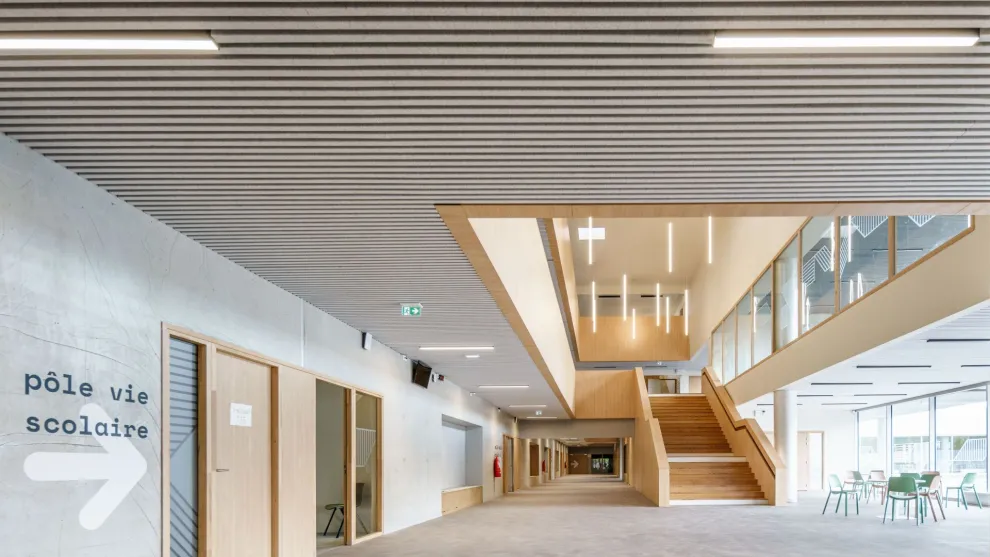 HeartFelt® Linear an der weiterführenden Schule „Caroline Aigle“ in Cergy, Frankreich, Architekt: Gaëtan Le Penhuel & Associés