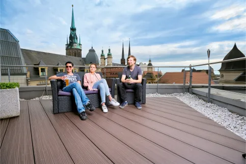 Terrassendiele DYNUM in Cardamom, Dachterrasse Funkhaus 89.0 RTL Halle/Saale