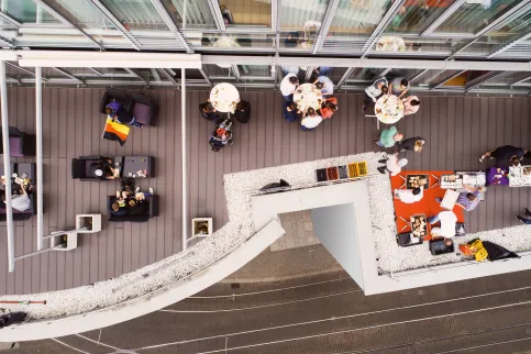 Terrassendiele DYNUM in Cardamom, Dachterrasse Funkhaus 89.0 RTL Halle/Saale