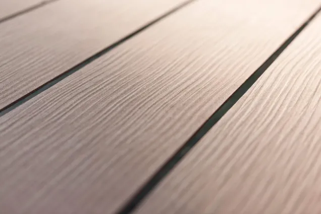 Terrassendiele PREMIUM in Nussbraun mit Nutleiste