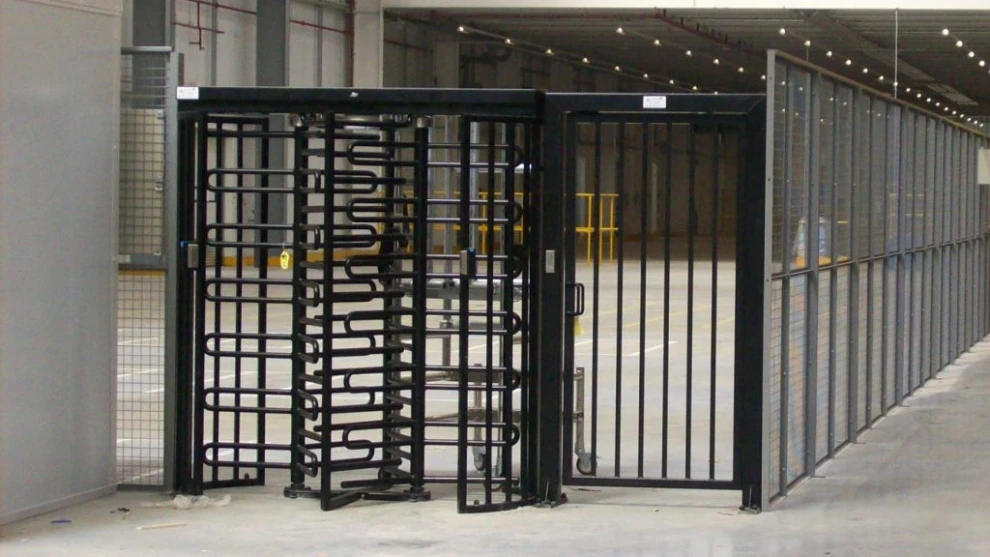 Drehkreuzanlage Heras B700 - Maximale Sicherheit bei gleichzeitigem (Durchgangs-)Komfort.
