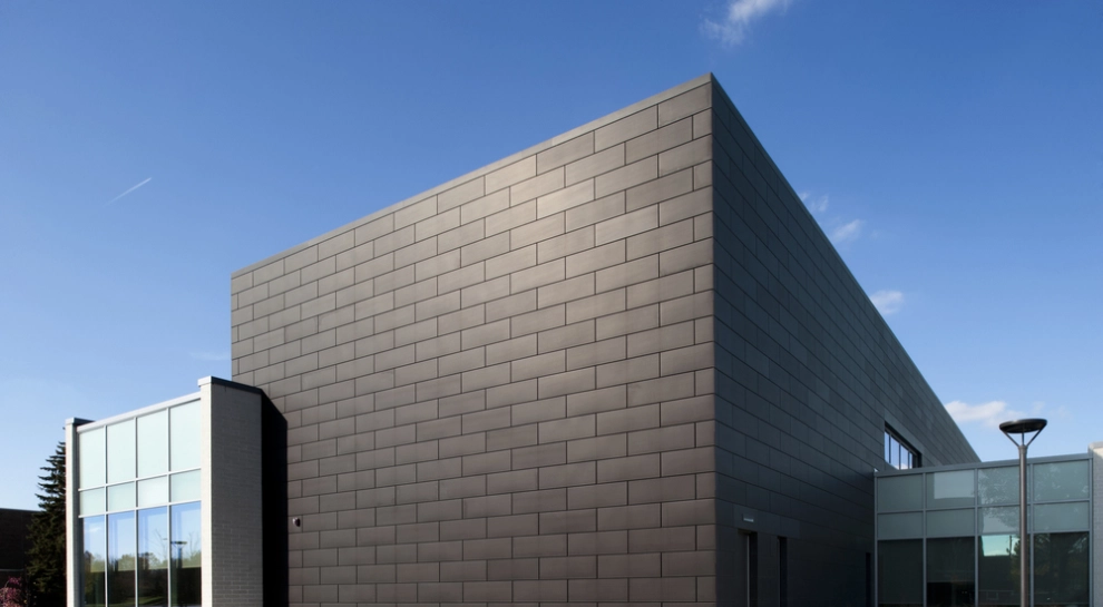 Anwendungsbespiel Dri-Design Fassadenverkleidung Henry Ford Community College in Michigan