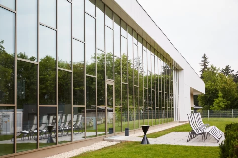 Pfosten-Riegel-Fassade - Projekt: Hallenbad Ried, WICTEC 50 (©Johannes Hloch)