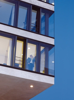 WICTEC 50 DH / WICTEC 60 DH - Fassade mit Durchschusshemmung (©WICONA)