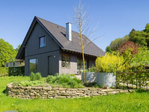 Einfamilienhaus in der Eifel, Holzständerbauweise mit esb-Plus Holzbauplatten und ClayTec Lehmputz im Innenbereich I Ausführung Zimmerei Krings Reinke, Monschau