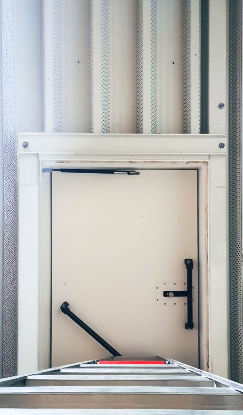 Staka Flachdachausstieg ThermoTop mit Leiter