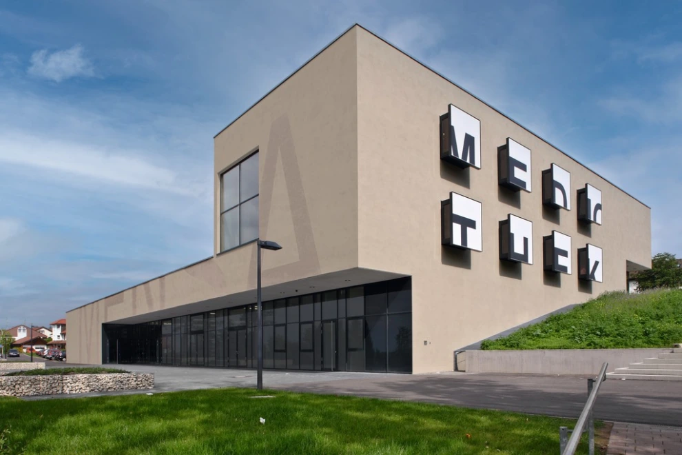 Mensa und Mediothek Schulzentrum Längenfeld, Balingen, DE, Quelle: Sto SE & Co. KGaA, Foto: Martin Duckek, Ulm, DE