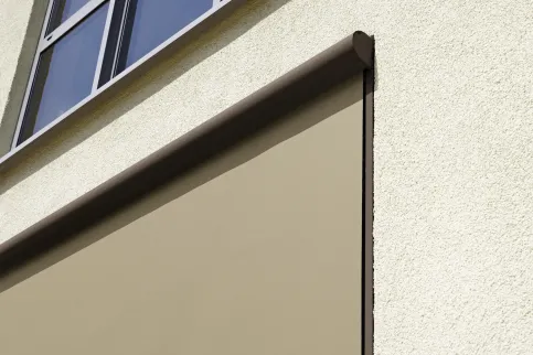 Basis-Markise mit Schienenführung