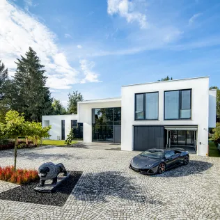 IdealPark Autoaufzug in einer Bauhaus-Villa