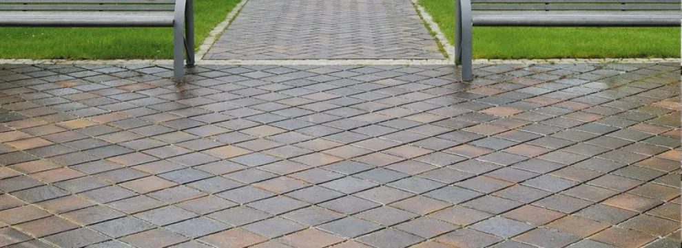 Pflasterklinker 240 x 118 x 71 mm und 200 x 200 x 71 mm; ©Heidi Mayer