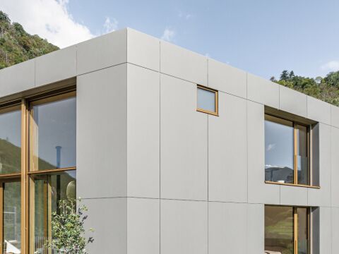 Monolithische Eleganz mit reduziertem Gewicht