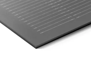 Mattes Modul: Blendarme Photovoltaikflächen Sunskin-Modul mit satiniertem Frontglas.