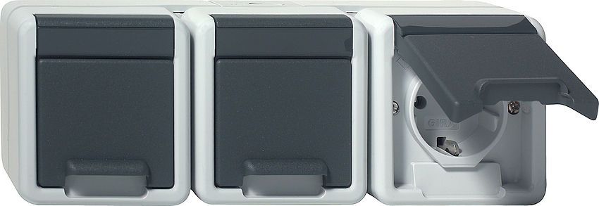 Gira SCHUKO-Dreifachsteckdose mit Klappdeckel