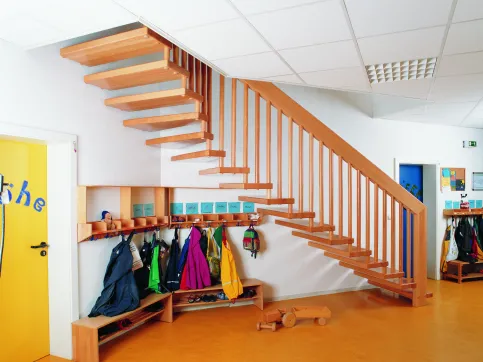 906G ret 699b Holztreppe F30-B