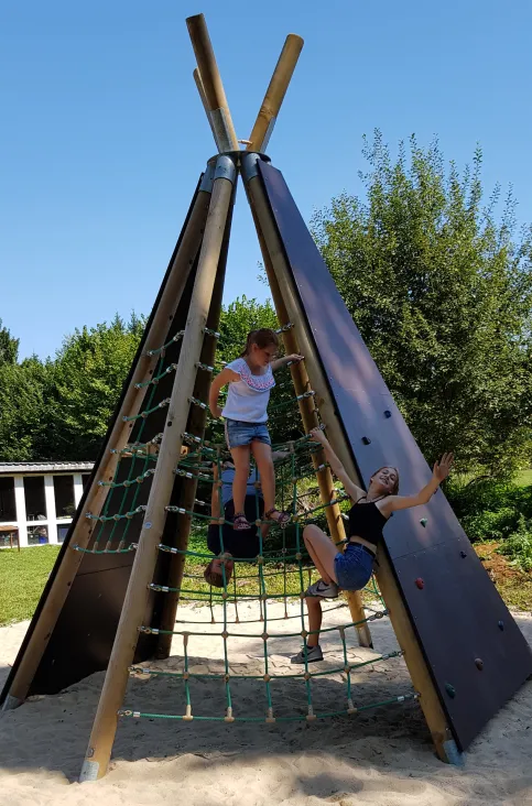 SPOGG-Holz-Tipi - Spielplatzgeräte