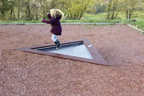 Trampolin "Triangulum" — Das Hally-Gally-Dreieck-Trampolin – der Formenvielfalt sind keine Grenzen gesetzt.